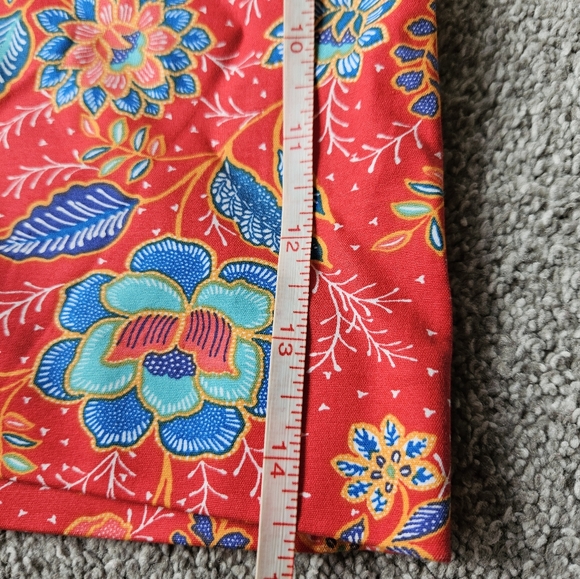 LOFT floral mid rise tailored shorts, 43", red - Picture 10 of 11